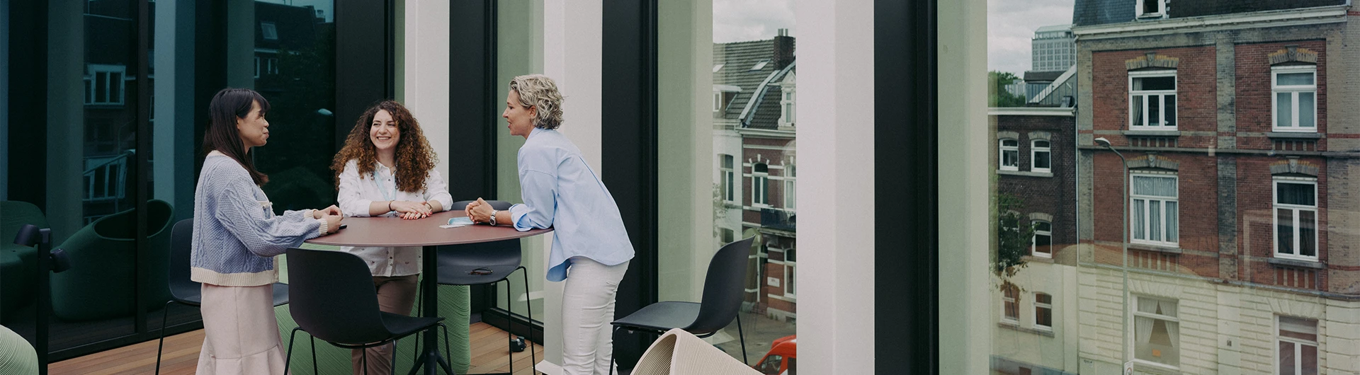 Colleagues in conversation, reflecting open dialogue and collaborative governance. (photo)